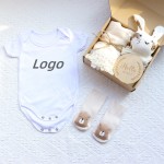 新生儿礼盒工厂-可定制Logo婴儿熊棉纱毯袜子服装套装