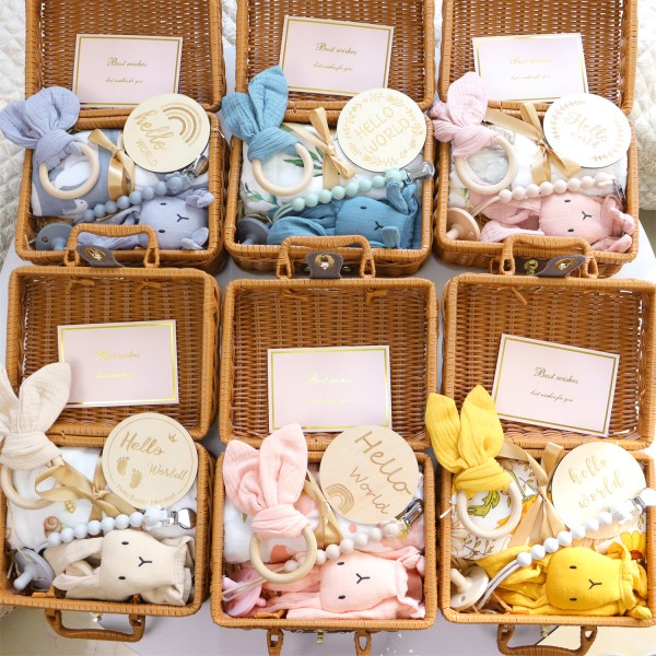 婴儿礼品套装厂家-专业OEM代工7件套毯子和小兔毛巾玩具礼品套装