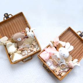 新生儿礼盒工厂-可定制手工榉木牙胶棉毯配藤编礼盒