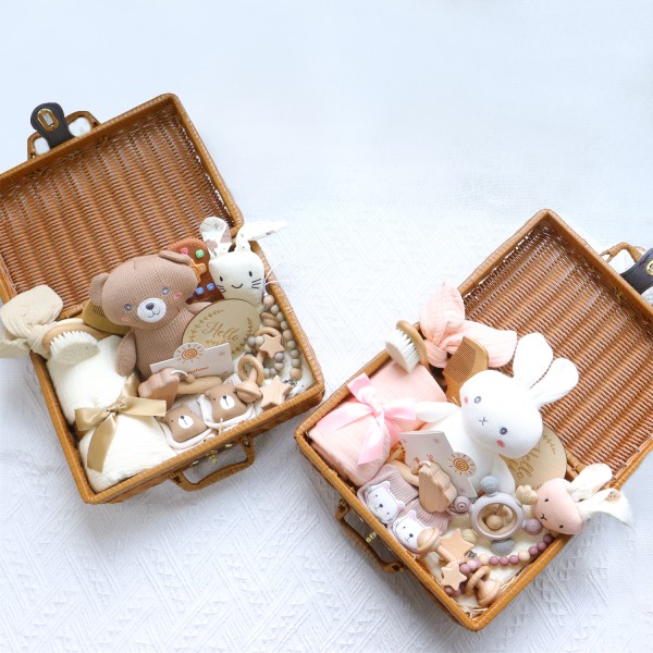 新生儿礼盒工厂-可定制手工榉木牙胶棉毯配藤编礼盒