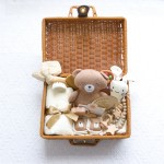 新生儿礼盒工厂-可定制手工榉木牙胶棉毯配藤编礼盒