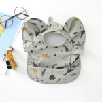 天使翅膀围嘴供应商-PU防水可水洗纽扣围嘴