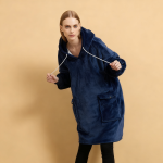 女士睡眠服供应商-定制冬季保暖针织柔软配口袋带帽睡衣