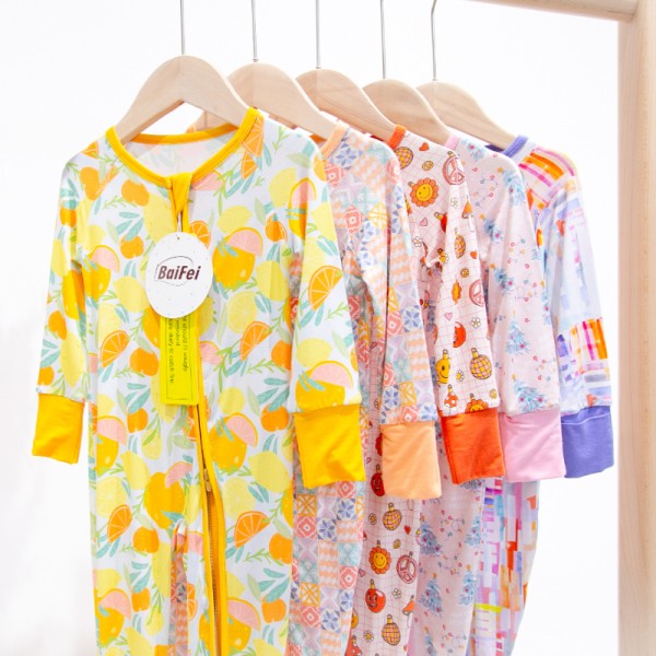 婴儿服装工厂-批发定制卡通舒适莱赛尔纤维拉链连体衣