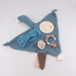 婴儿安抚奶嘴供应商-可爱扁平设计配卡通心形水果图案手持