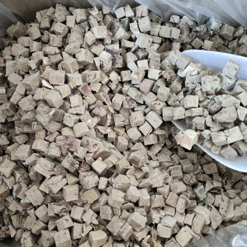 宠物零食工厂-定制冻干批发牛肉蛋白鸡肝粒