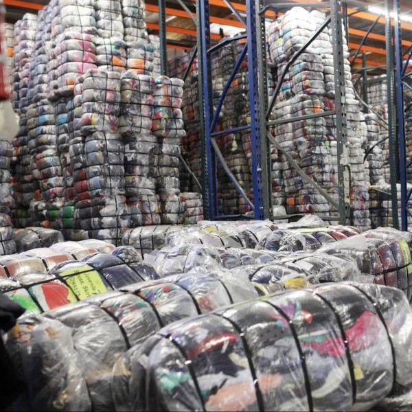 二手服装工厂-批发实惠价时尚女装