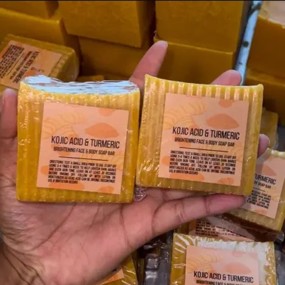 Top Selling Kojic Acid Handmade Soap Turmeric Vitamin C Yoni Whitening Dark Spot Removal Cleaning Bleaching Soap