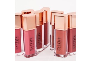 Vegan Glitter Shimmer Lip Gloss OEM/ODM: A Powerful Manufacturer with 30 Years of Experience Empowers Beauty Brands to Stand Out