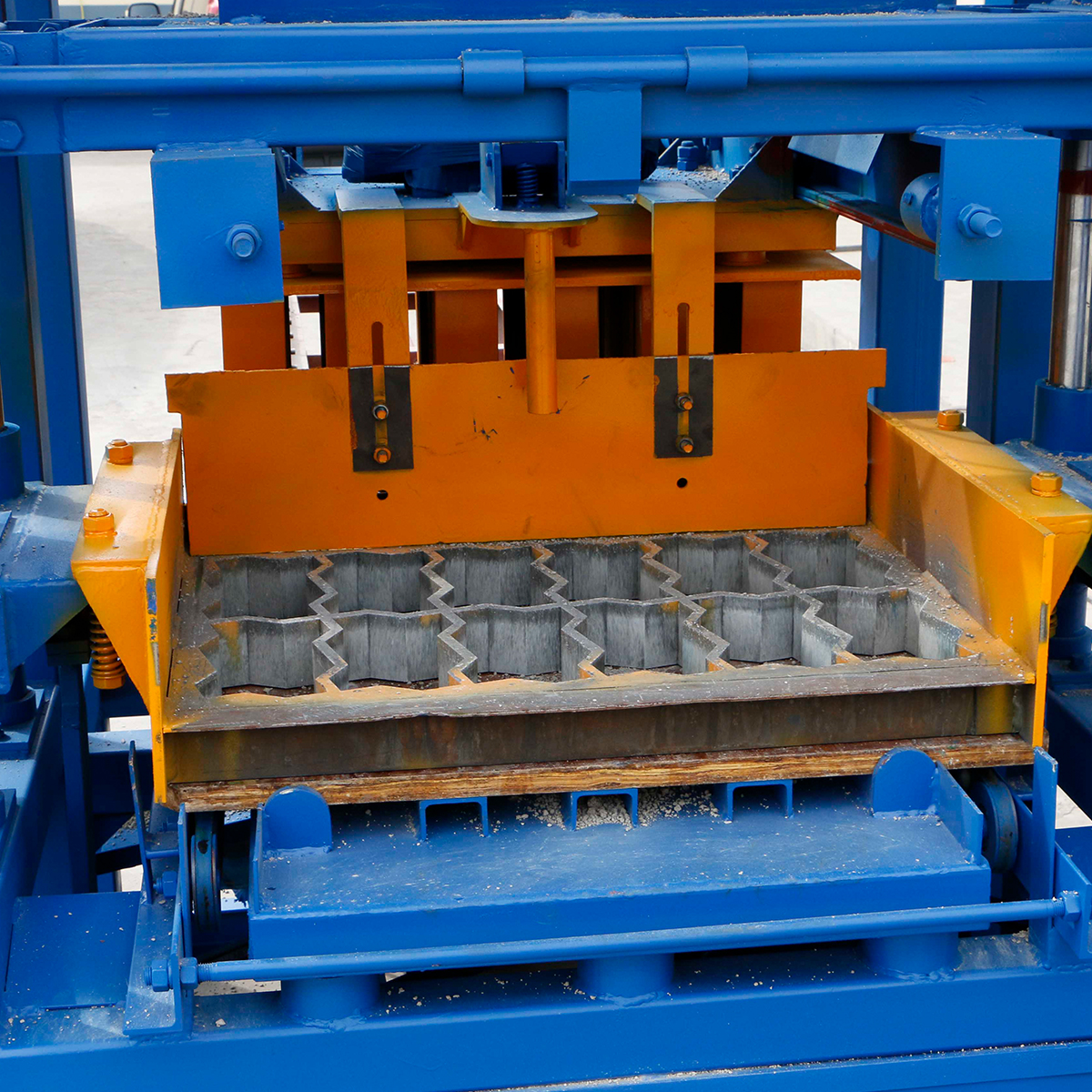 Semi-automatic Concrete block machine