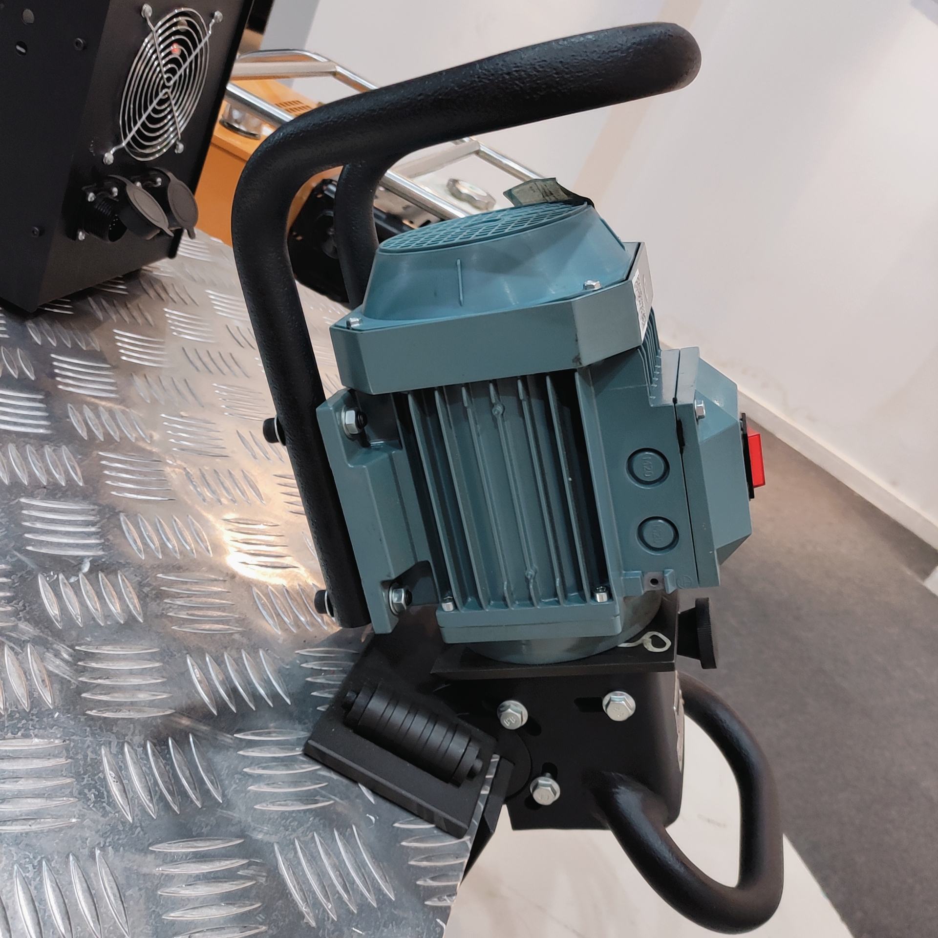 Portable plate bevel machine