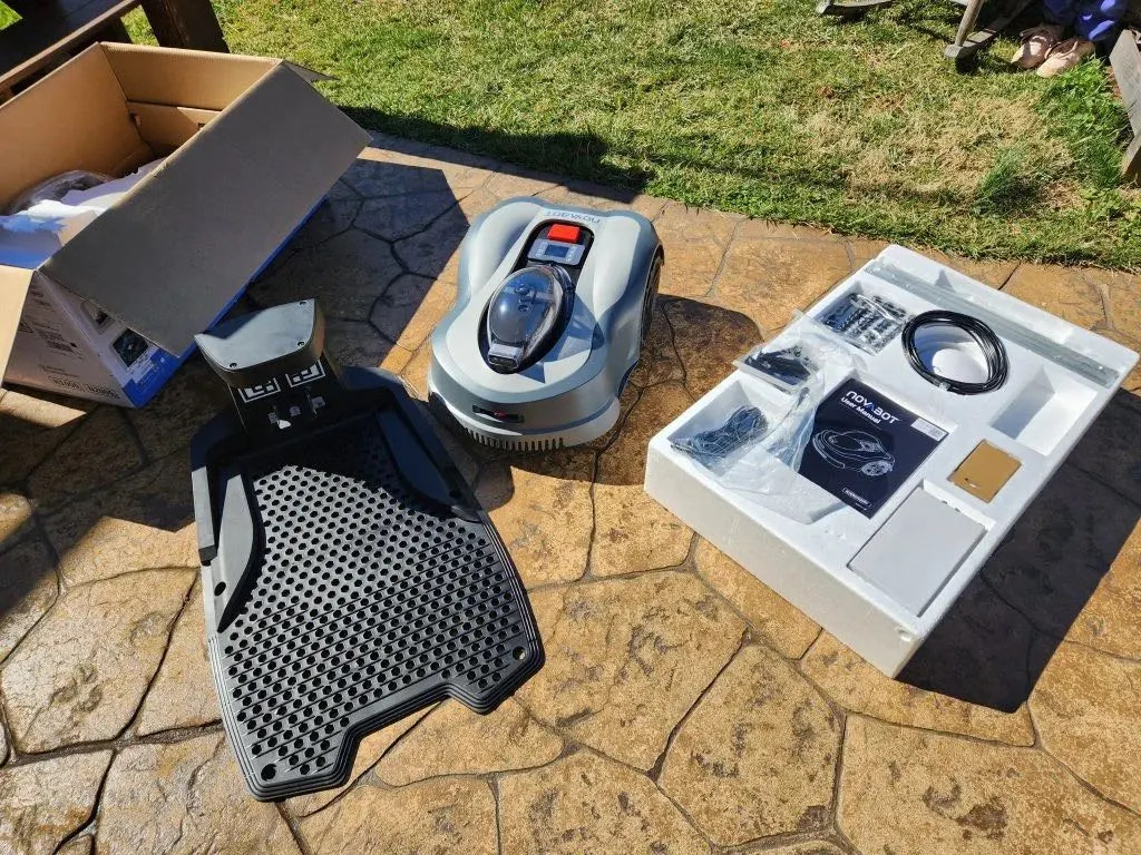 NOVABOT Intelligent Lawn Mower