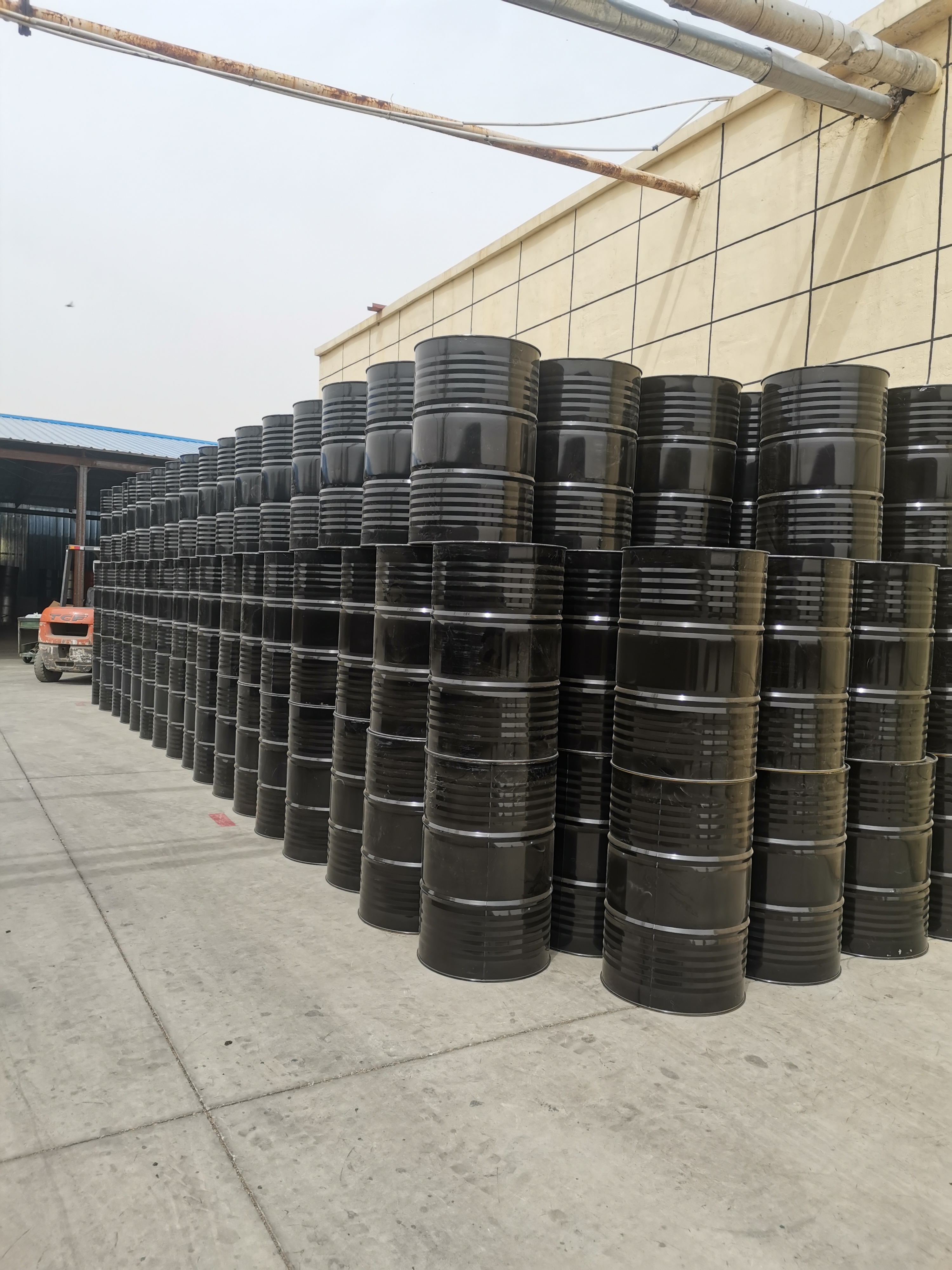 Industrial lubricant additives package