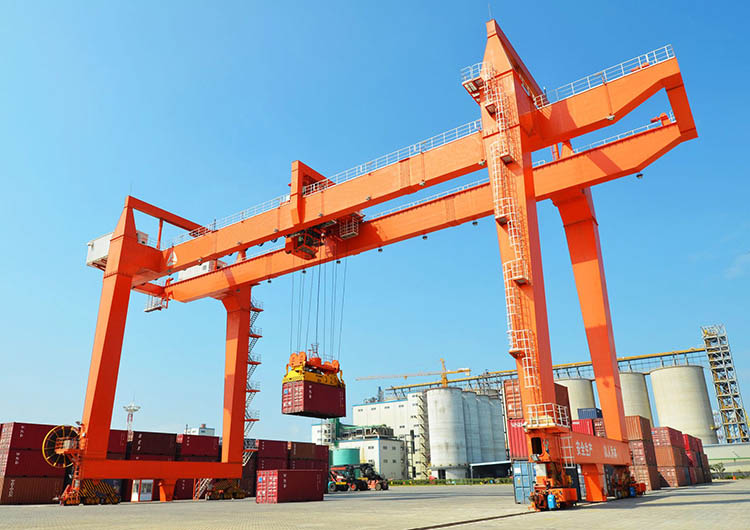 Shipbuilding gantry crane