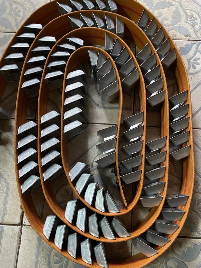 Conveyor module chain accessories