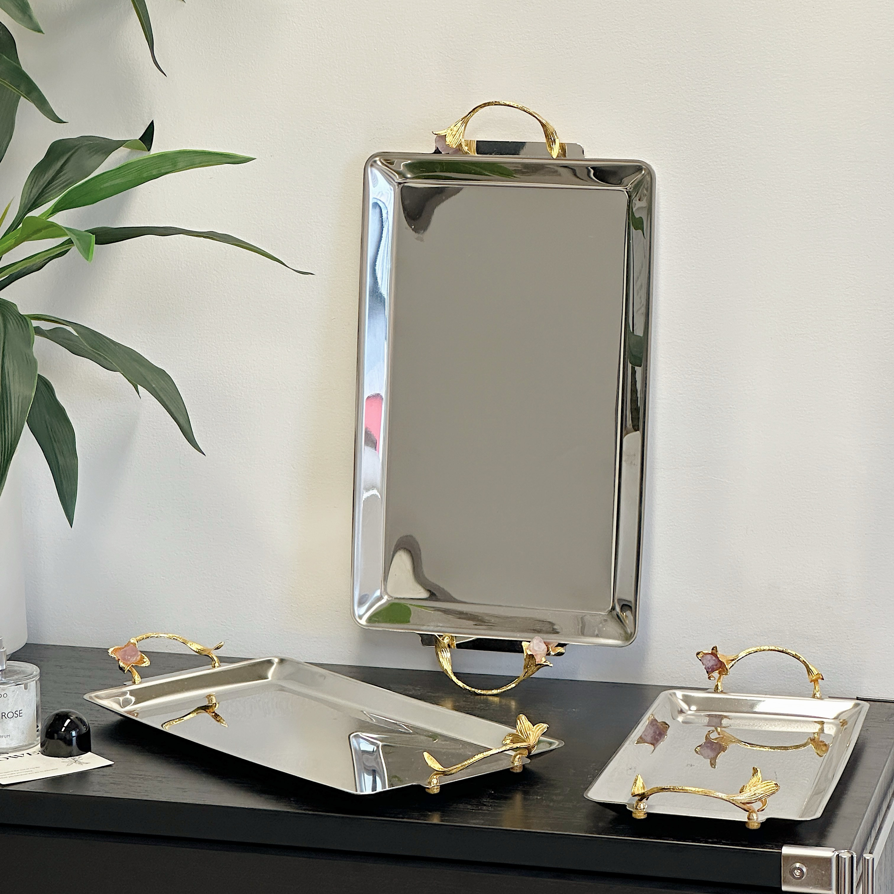 Large tray with handle