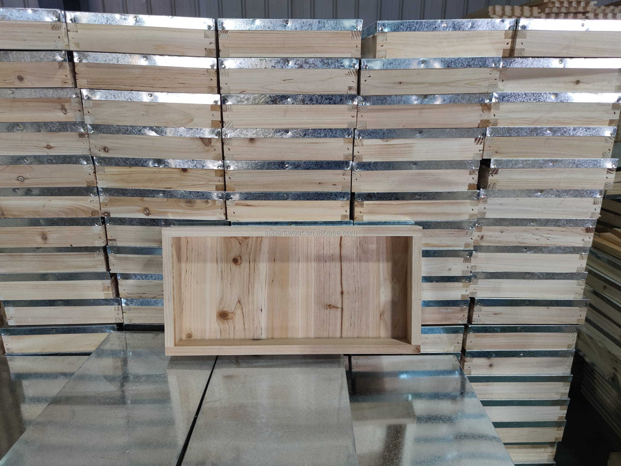 Beekeeping equipments